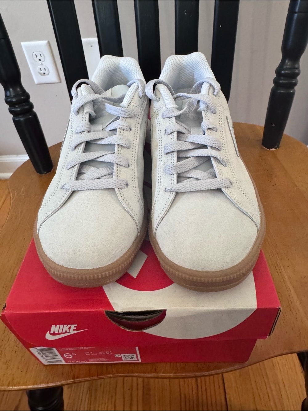 Nike Court Royale Women’s Pure Platinum Suede Sneakers with Gum Sole NIB sz 6.5